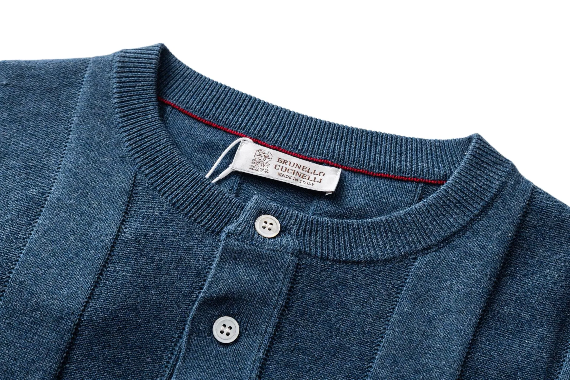 Brunello Cucinelli Henley collar knitted short-sleeve (Blue) original Hangzhou National College 12, purchased and developed, the fabric is made of custom-spun yarn, 75% linen + 25% cotton blended material, custom-dyed buttons with laser engraving, Classic Henry collar design, rib-reinforced neckline, overall straight and delicate routing, comfortable and soft fabric, consistent color without color difference, can be matched with Same Style to create a fashionable look, control various occasions, customized accessories, complete three standards, same style for men and women. Size:S-M-L-XL